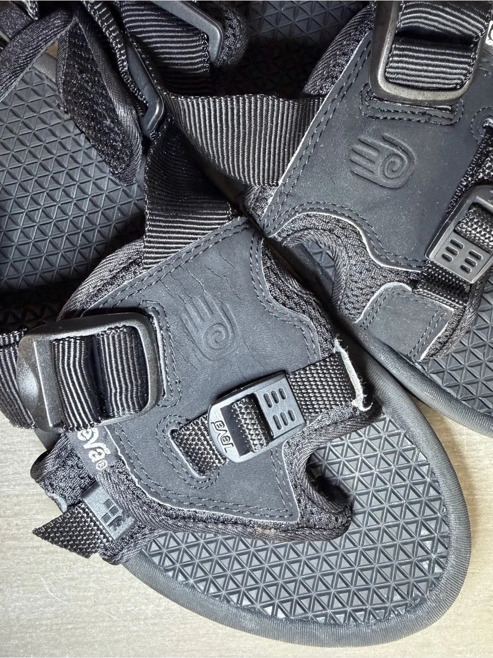 VTG Rare Teva Guide Professional Men’s US 8 Spider Rubber Sandals Tech Archive